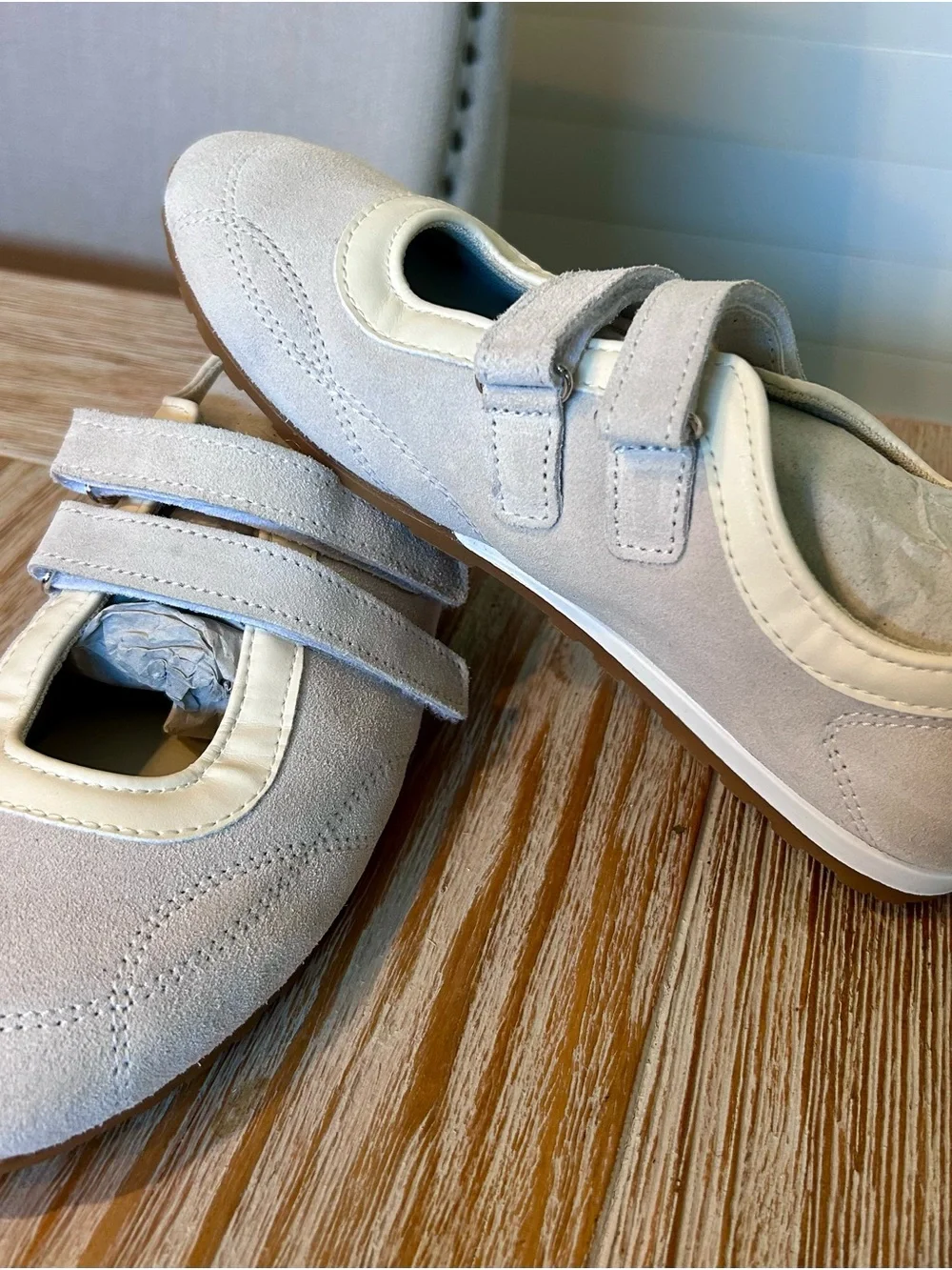 Dolce Vita - NWOT - Swan Sneakerina
